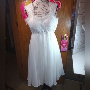 12 Elegant White Lace Dress